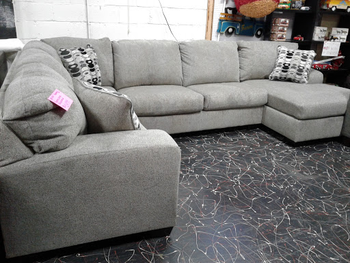 Flea Market «Springfield Flea Market & Gifts», reviews and photos, 1325 E Trafficway St, Springfield, MO 65802, USA