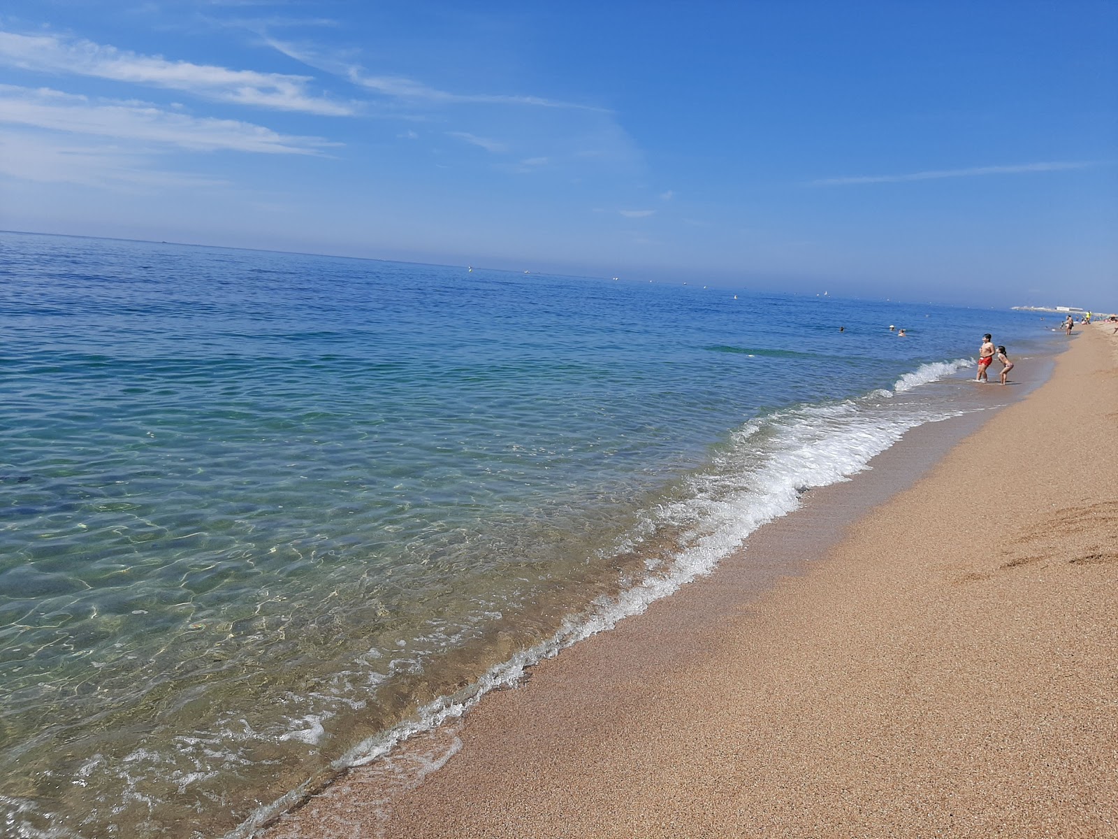 Foto de Canet De Mar con arena beige superficie