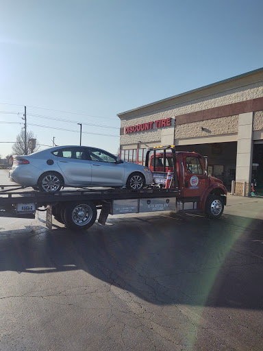 Tire Shop «Discount Tire Store - Westmont, IL», reviews and photos, 6455 Cass Ave, Westmont, IL 60559, USA