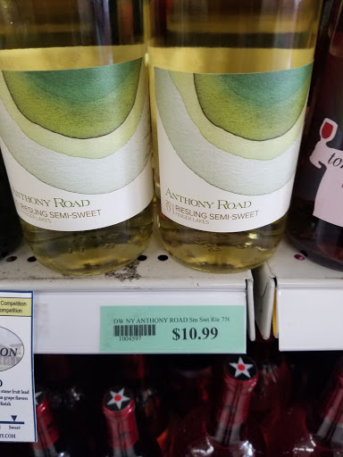 Liquor Store «West Ridge Wine and Liquor», reviews and photos, 630 W Ridge Rd, Rochester, NY 14615, USA