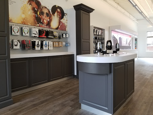 Cell Phone Store «Verizon», reviews and photos, 36 E Hinsdale Ave, Hinsdale, IL 60521, USA