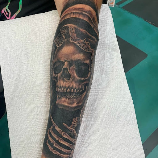 Explore above knee tattoo ideas, creative tattoo ideas in Houston, available at Los Muertos Tattoo Studio and Art Gallery