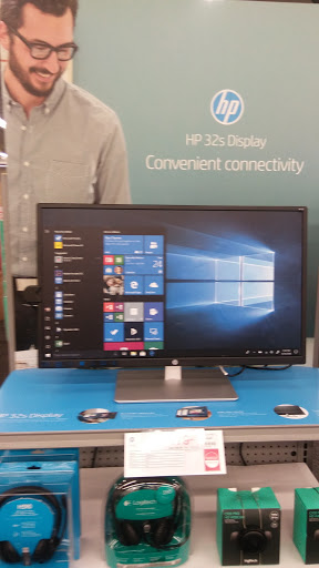 Office Supply Store «Staples», reviews and photos, 19141 Golden Valley Rd, Santa Clarita, CA 91387, USA