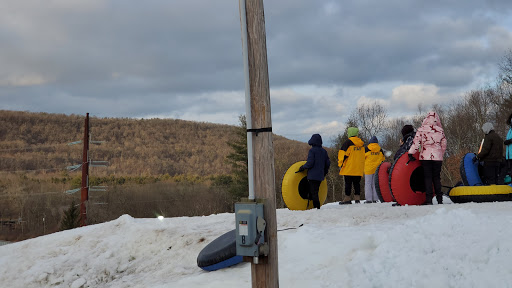 Resort «White Lightning Snowtubing at the Fernwood Winter Fun Center», reviews and photos, 124 Golf Dr #2, East Stroudsburg, PA 18302, USA