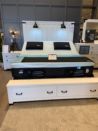 Furniture Store «Value City Furniture», reviews and photos, 13961 Manchester Rd, Ballwin, MO 63011, USA