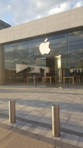 Computer Store «Apple Eton», reviews and photos, 28849 Chagrin Blvd, Woodmere, OH 44122, USA