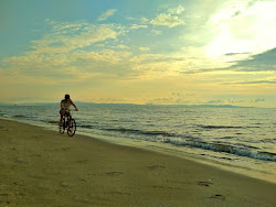 Foto von Penghulu Agung Beach mit geräumige küstenlinie
