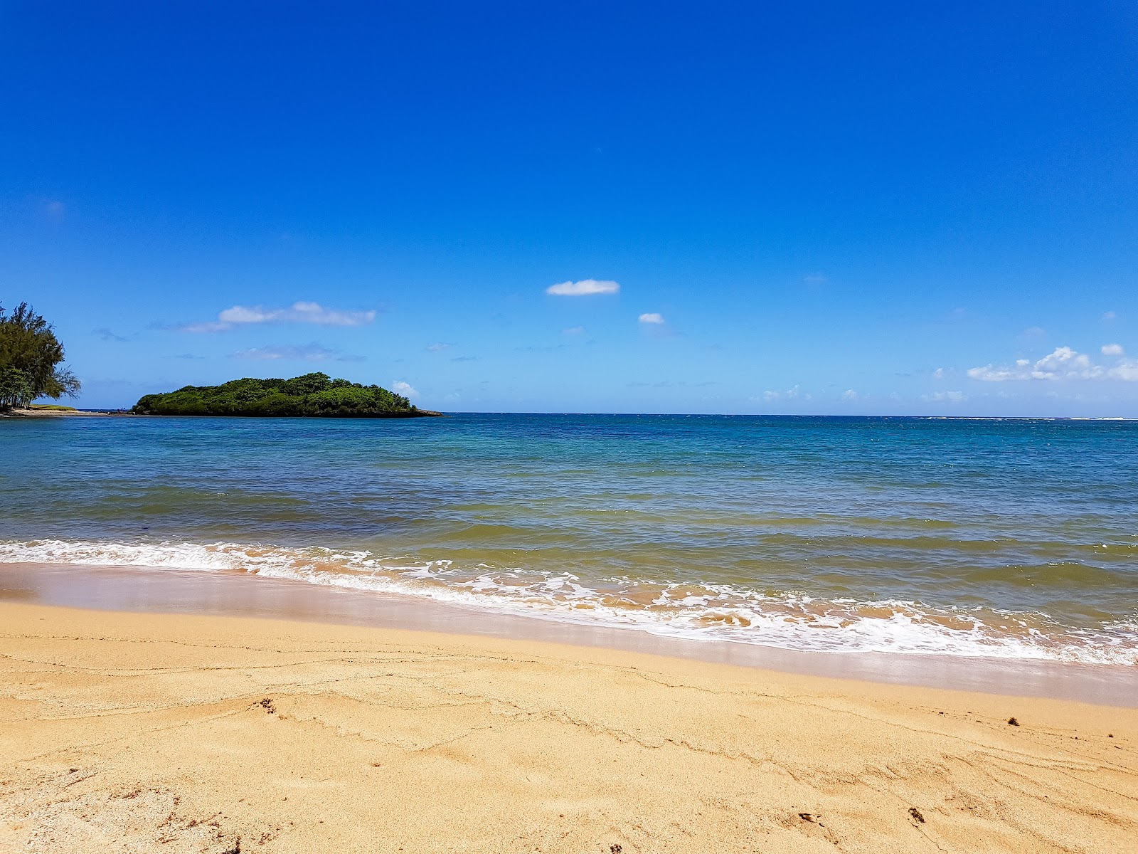 Foto von Baie du Jacotet mit geräumige bucht