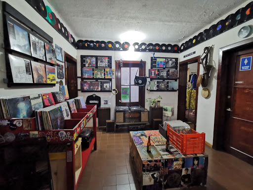 La Perla Records & Books