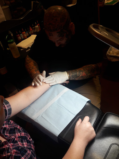 Body Piercing Shop «Atomic Tattoos», reviews and photos, 459 Brandon Town Center Dr, Brandon, FL 33511, USA