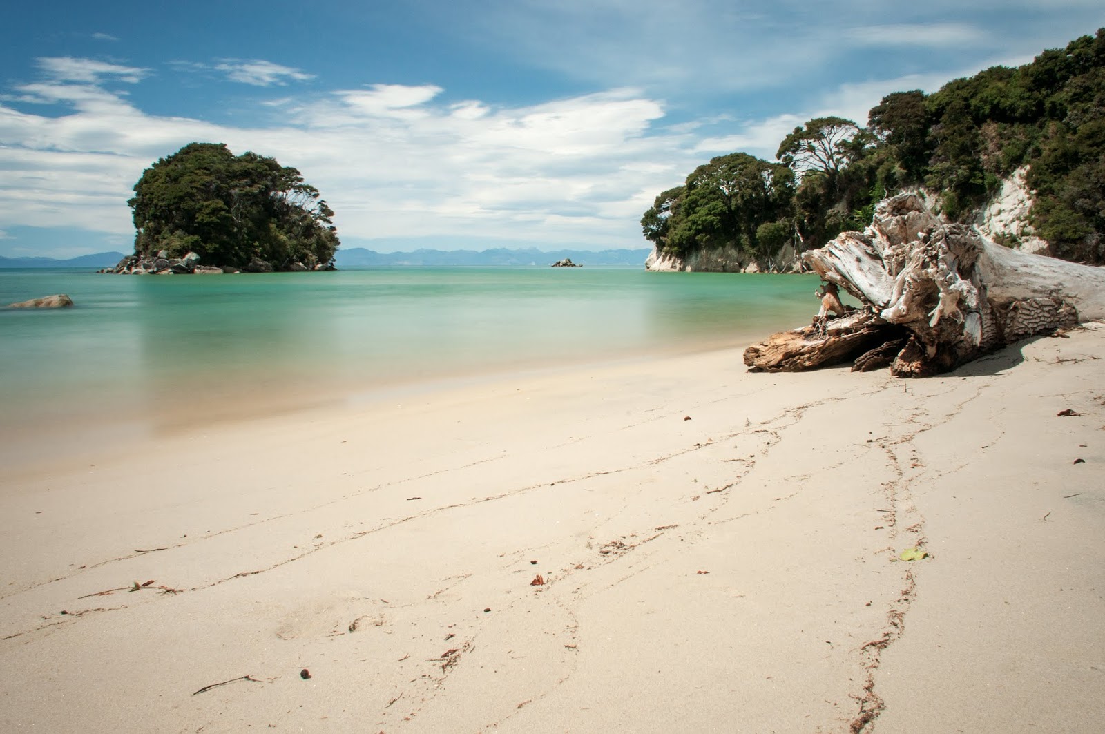 Photo of Mosquito Bay Beach with bright sand surface