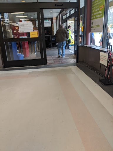 Supermarket «Giant Eagle Supermarket», reviews and photos, 1029 W View Park Dr, West View, PA 15229, USA