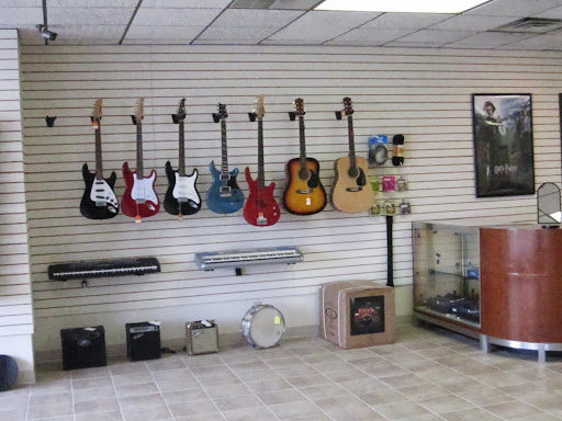 Pawn Shop «GNT Jewelry and Loan Kenosha Pawnshop», reviews and photos, 7944 Sheridan Rd #3, Kenosha, WI 53143, USA