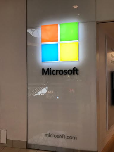 Computer Store «Microsoft Store - Kenwood Towne Centre», reviews and photos, 7875 Montgomery Rd #2205, Cincinnati, OH 45236, USA