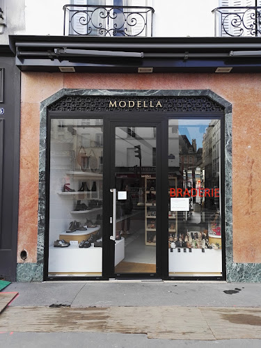 Magasin de chaussures Modella Paris