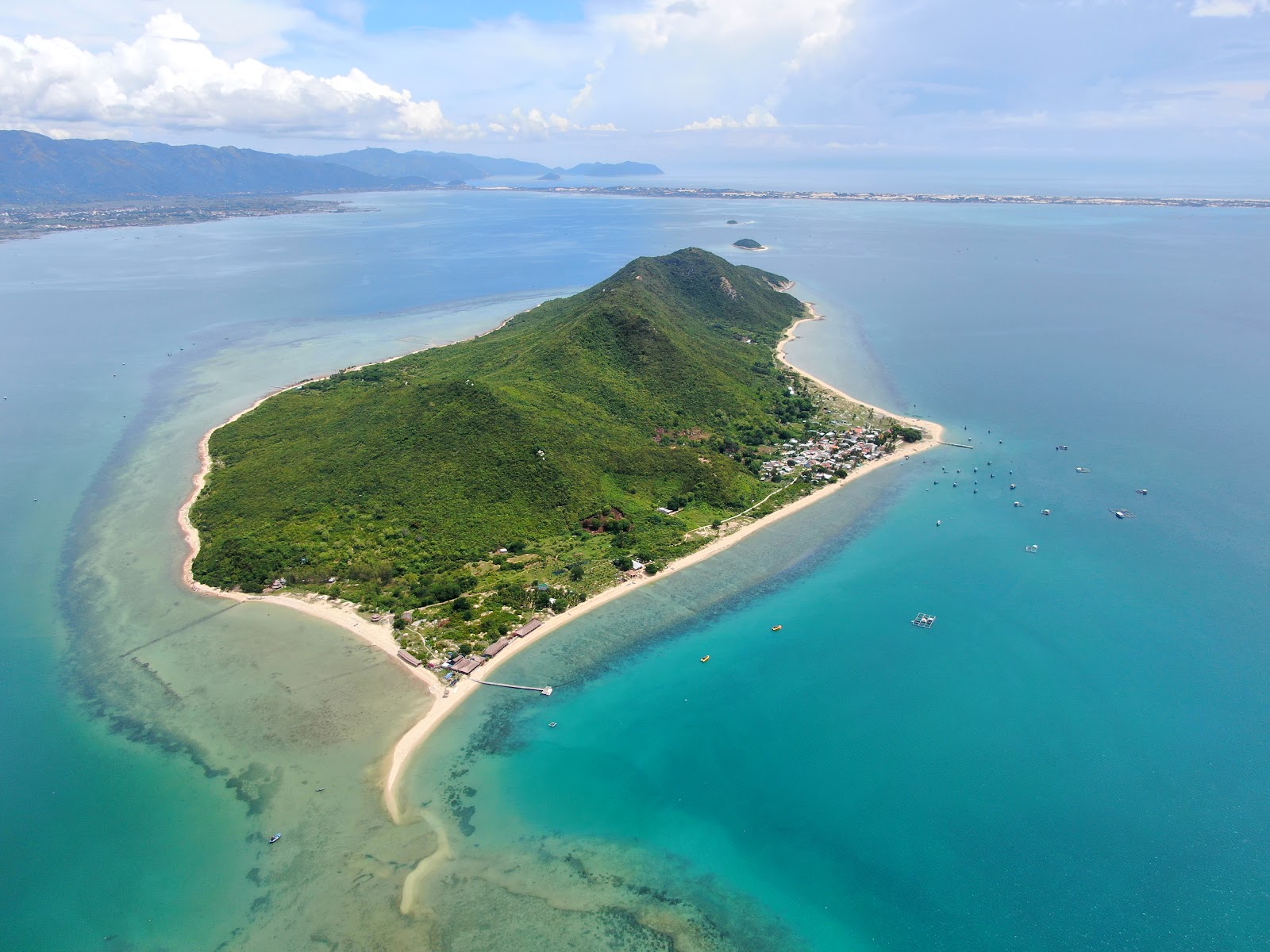 Fotografija Plaža otoka Diep Son z prostorna obala