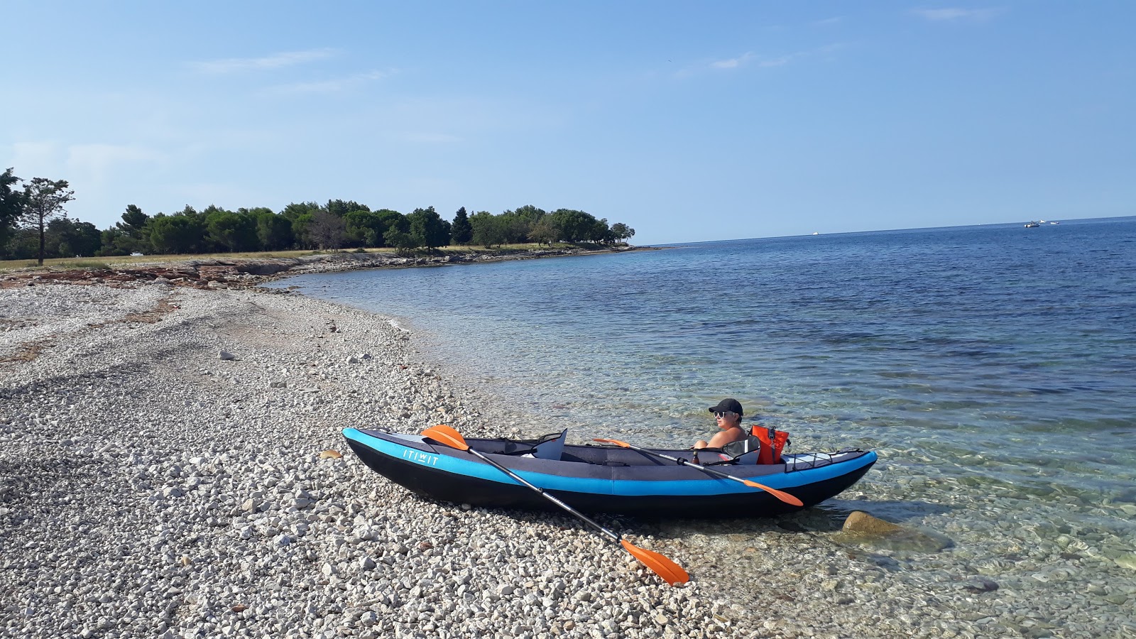 Foto von Umag wild beach mit heller kies Oberfläche