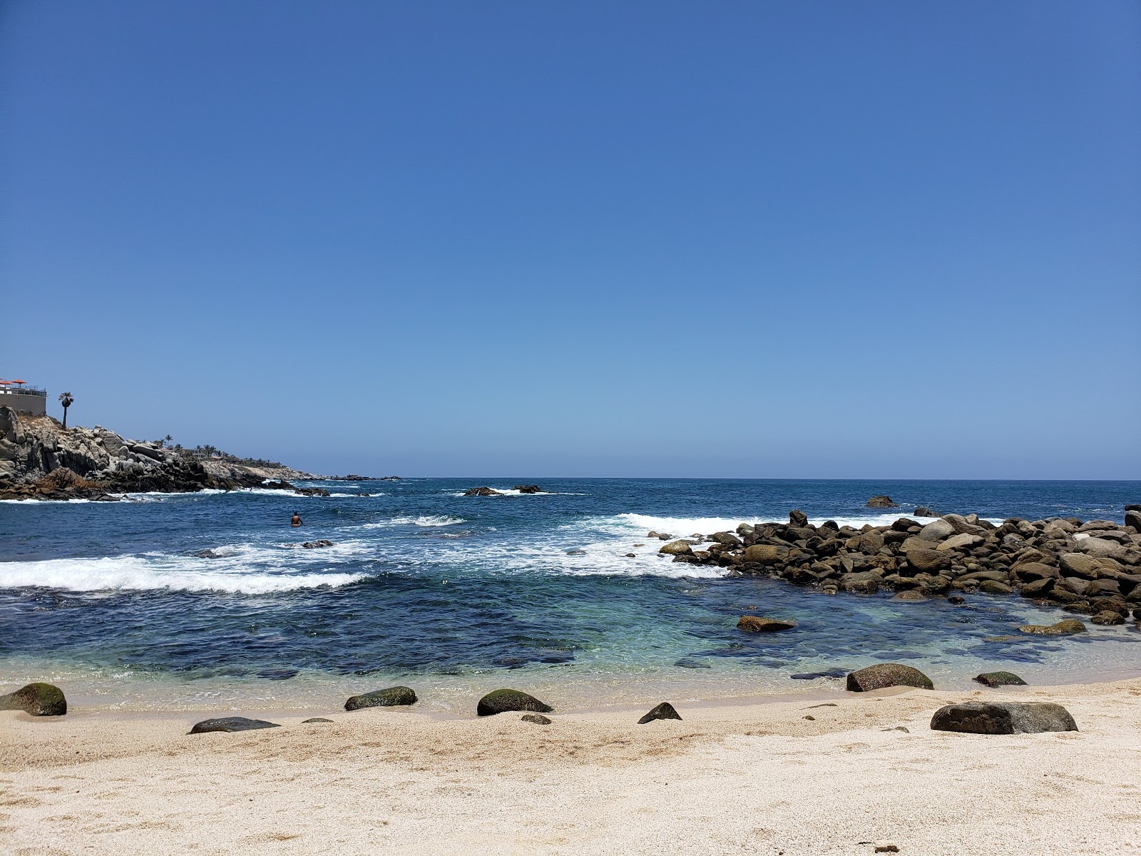 Fotografie cu Playa Cabo Bello cu o suprafață de apa pură turcoaz