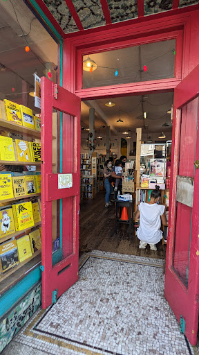 Book Store «Dog Eared Books», reviews and photos, 900 Valencia St, San Francisco, CA 94110, USA