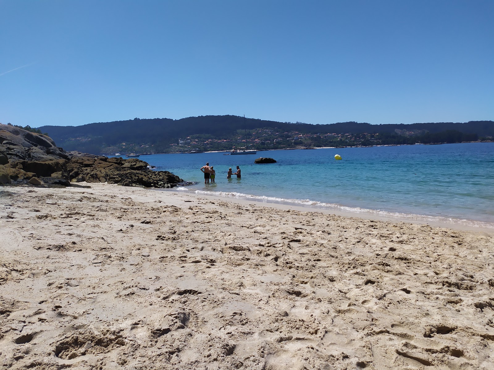 Praia de Francon'in fotoğrafı küçük koy ile birlikte