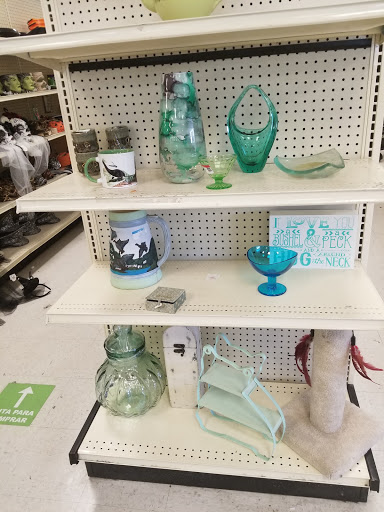 Thrift Store «Goodwill - Glendale», reviews and photos, 1622 W Glenoaks Blvd, Glendale, CA 91202, USA
