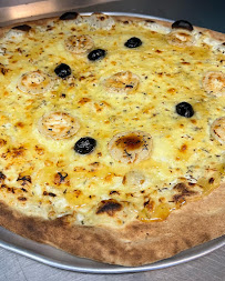 Plats et boissons du Distributeur à Pizza 24/24 Le Midi Pizzeria à Aix-en-Provence - n°14