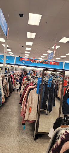 Clothing Store «Ross Dress for Less», reviews and photos, 7065 Cermak Rd, Berwyn, IL 60402, USA