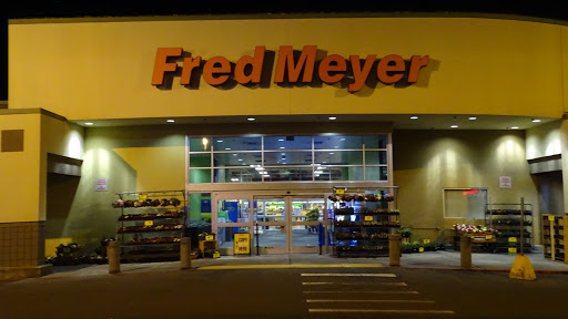 Grocery Store «Fred Meyer», reviews and photos, 14300 1st Avenue South, Burien, WA 98168, USA