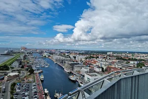 Aussichtsplattform Sail City image