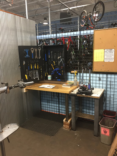 Bicycle Store «The Hub Bike Co-op», reviews and photos, 3020 Minnehaha Ave, Minneapolis, MN 55406, USA