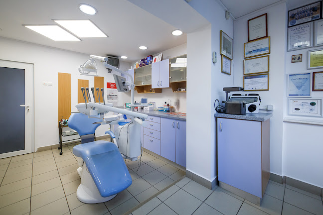 Opinii despre DENTAL PLUS & DENTAL IMPLANT CENTER în <nil> - Dentist