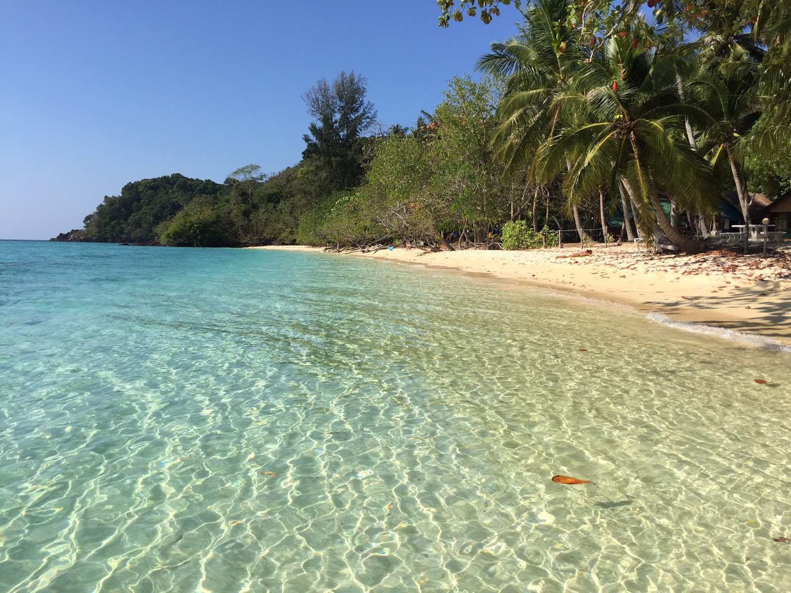 Foto von Ao-nieng Beach Resort mit feiner weißer sand Oberfläche