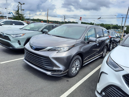 Toyota Dealer «Toyota of Wallingford», reviews and photos, 859 N Colony Rd, Wallingford, CT 06492, USA