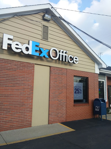 Print Shop «FedEx Office Print & Ship Center», reviews and photos, 1550 W Michigan Ave, Kalamazoo, MI 49006, USA