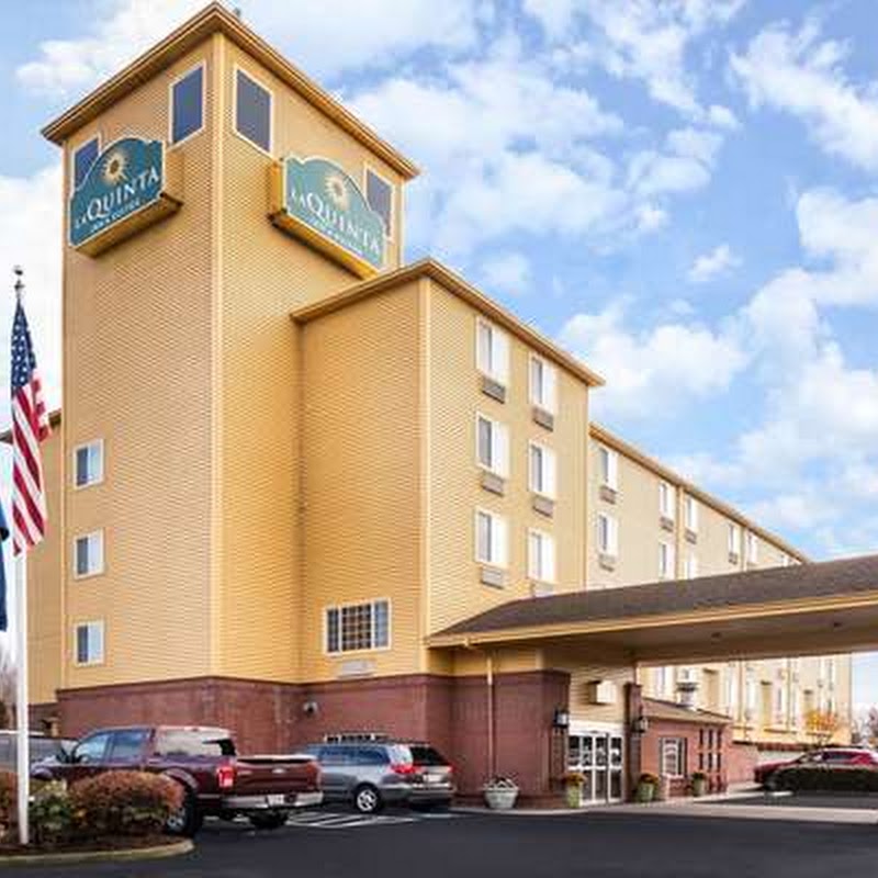 La Quinta Inn & Suites by Wyndham Portland Airport