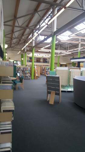 Llyfrgell Caldicot Library - Shop