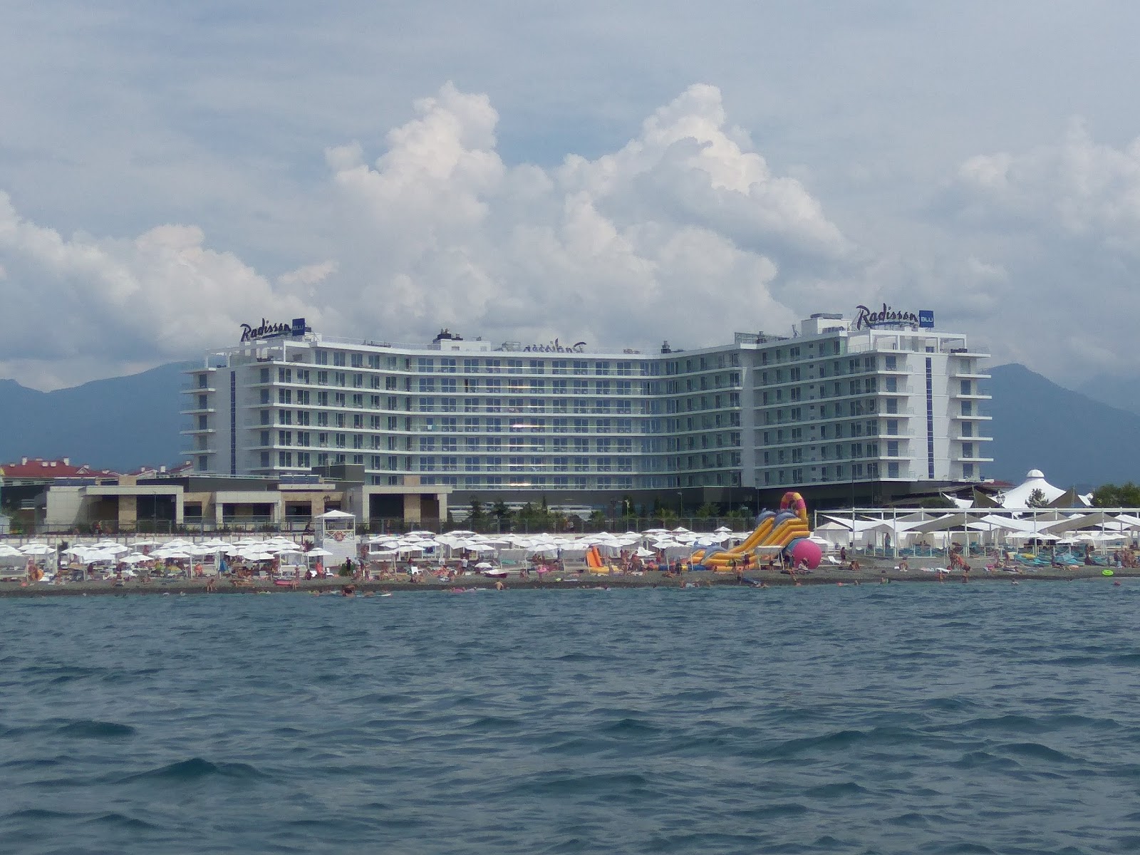 Foto de Imereti beach - lugar popular entre os apreciadores de relaxamento