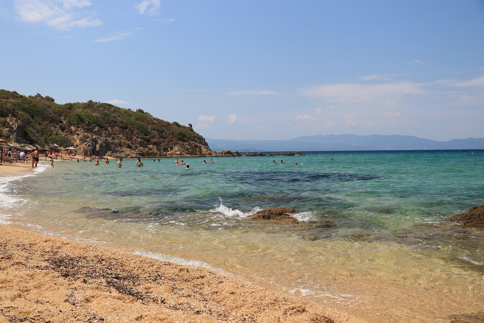 Fotografija Plaža Voulitsa z turkizna čista voda površino