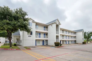 Motel 6 Grand Prairie, TX - Near Six Flags Drive image