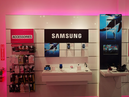 Cell Phone Store «T-Mobile», reviews and photos, 680 W Huntington Dr, Monrovia, CA 91016, USA