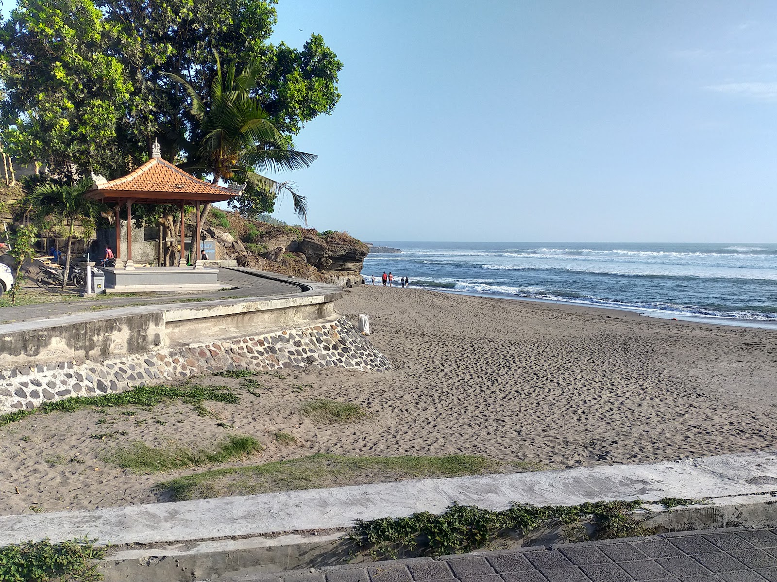 Kedungu Beach'in fotoğrafı ve yerleşim