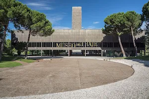 Museo del Traje image