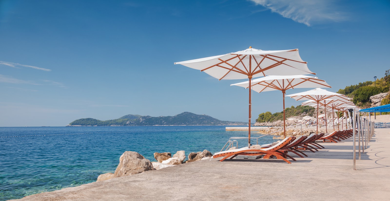 Sun Gardens beach'in fotoğrafı beton kapak yüzey ile