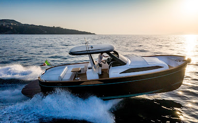 AQUILA YACHTING - SALES / CHARTER / MANAGEMENT.