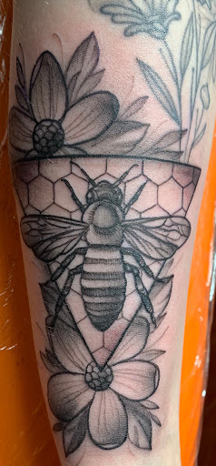 Tattoo Shop «A Thin Line Tattoo», reviews and photos, 9 E Wilson St, Batavia, IL 60510, USA