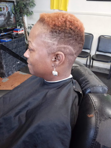 Barber Shop «Crowned Barber Shop», reviews and photos, 9326 Garfield Blvd, Garfield Heights, OH 44125, USA