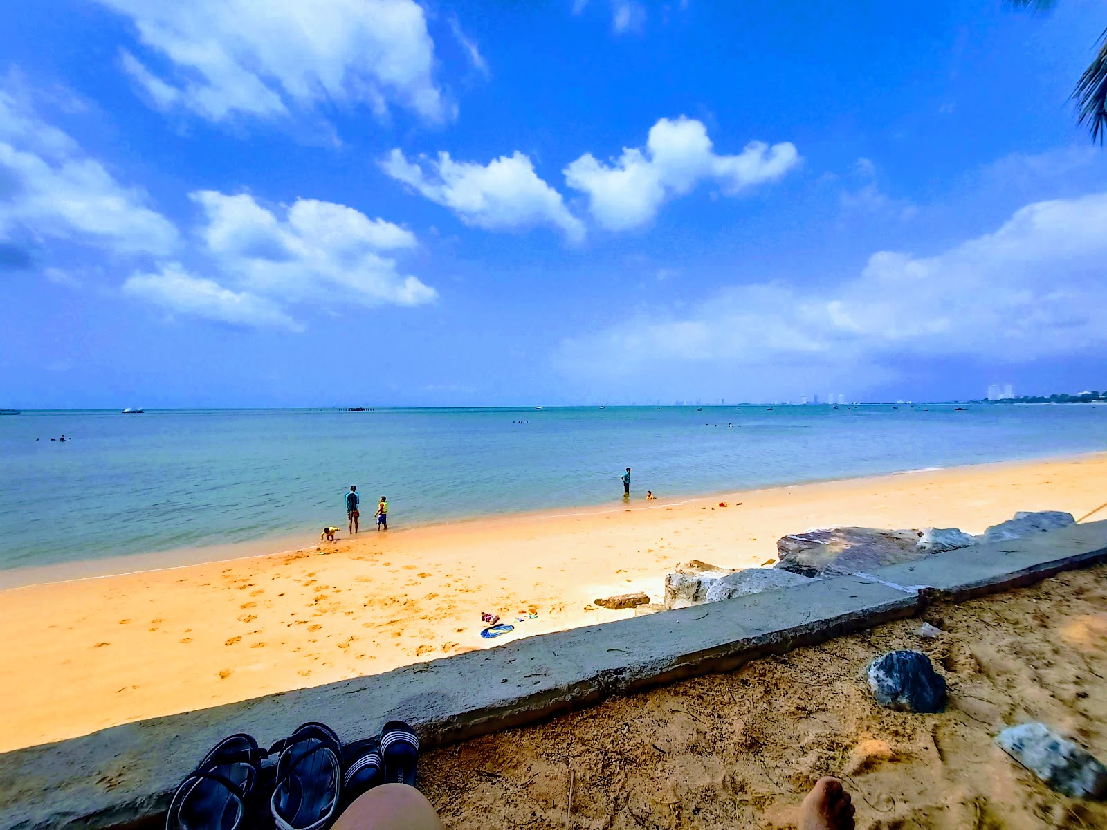 Valokuva Bang Saray Beachista. mukavuudet alueella