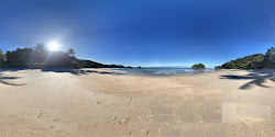 Foto di Spiaggia di Sao Pedro sorretto da scogliere