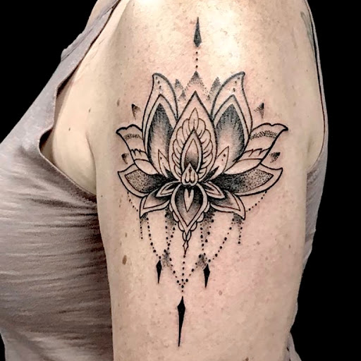 Explore bleeding heart tattoo ideas, creative tattoo ideas in San Diego, available at SD Tattoo