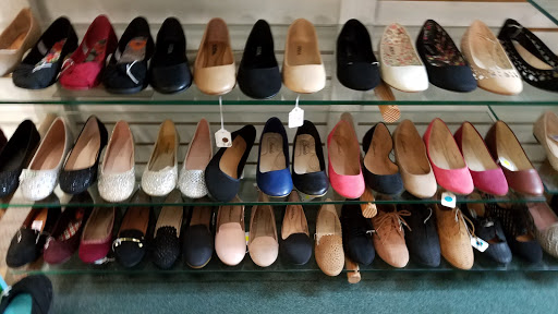 Shoe Store «Heel & Sole Shoes», reviews and photos, 708 Mangrove Ave, Chico, CA 95926, USA